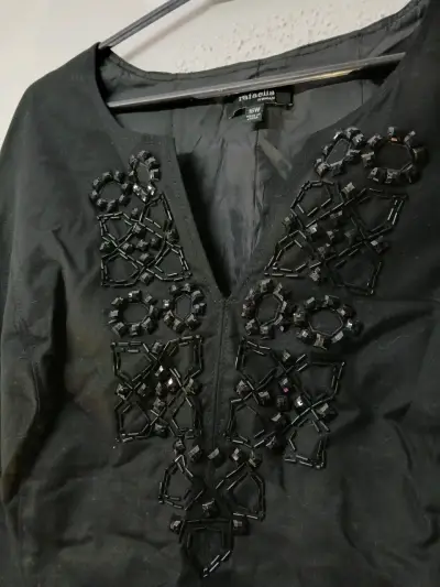 Vestido negro con detalles de pedrería Rafaella - miniatura 2
