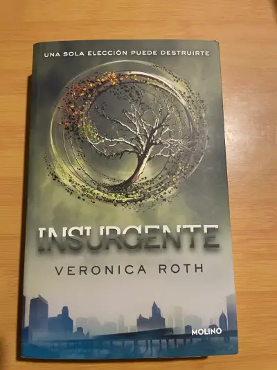Libro Insurgente de Veronica Roth en español - miniatura 1