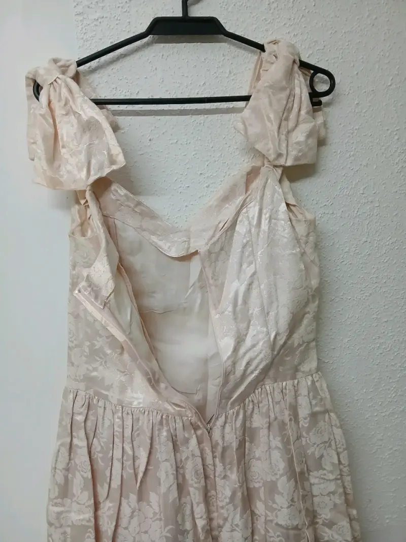 Vestido de fiesta beige con encaje floral - 3