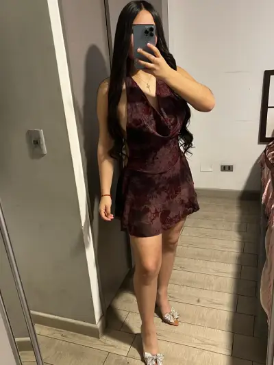 Vestido corto burdeos con escote halter - miniatura 1
