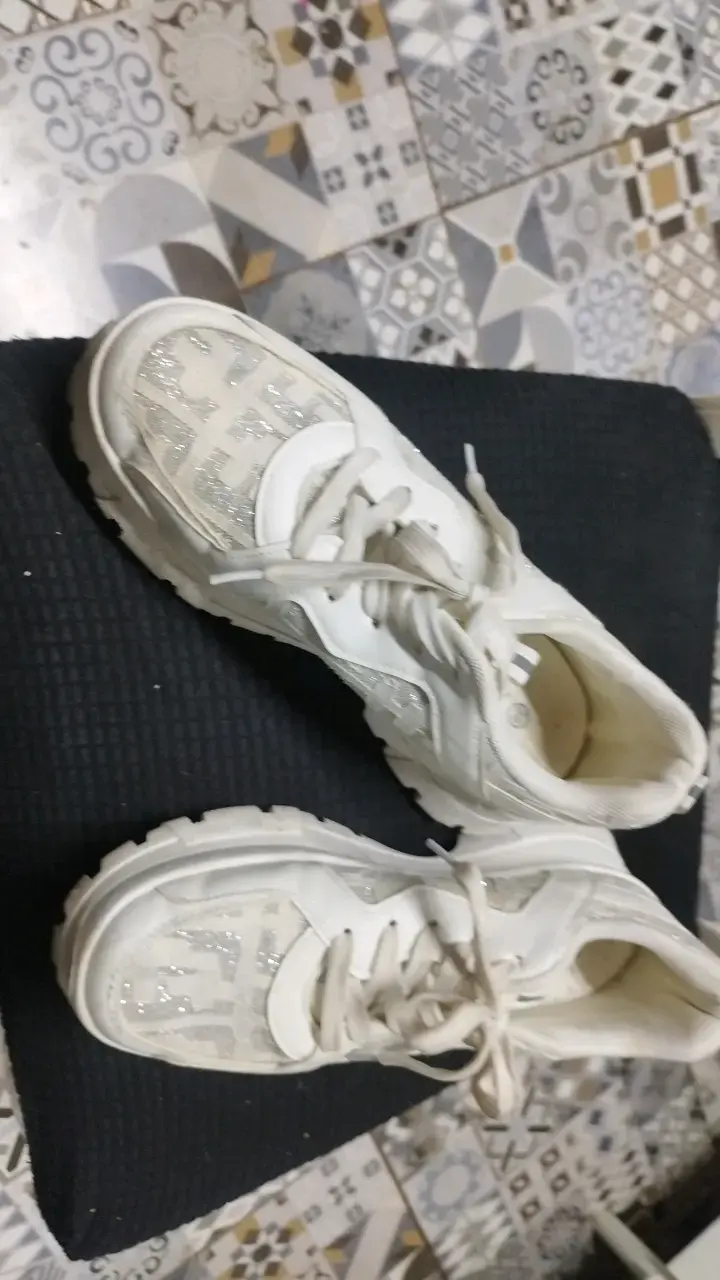 Zapatillas deportivas blancas con brillo para mujer - 1