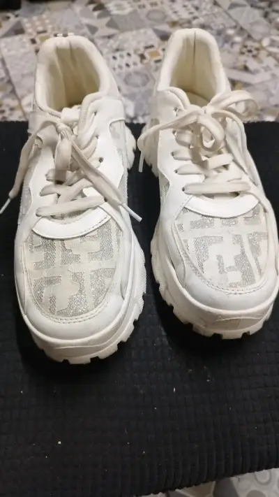 Zapatillas deportivas blancas con brillo para mujer - miniatura 2