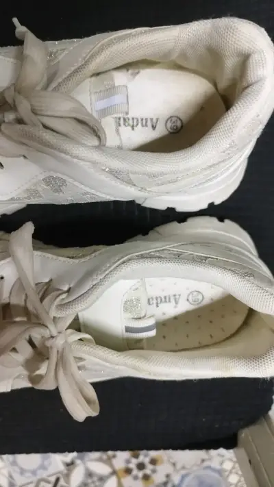 Zapatillas deportivas blancas con brillo para mujer - miniatura 3