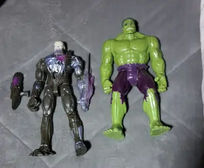 Figuras de acción Hulk y villano con detalles - miniatura 1