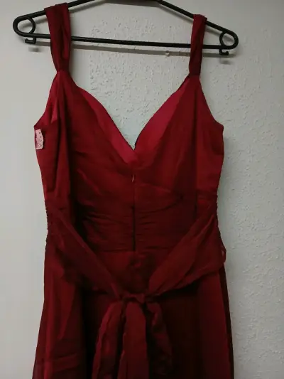 Vestido largo rojo elegante - miniatura 4