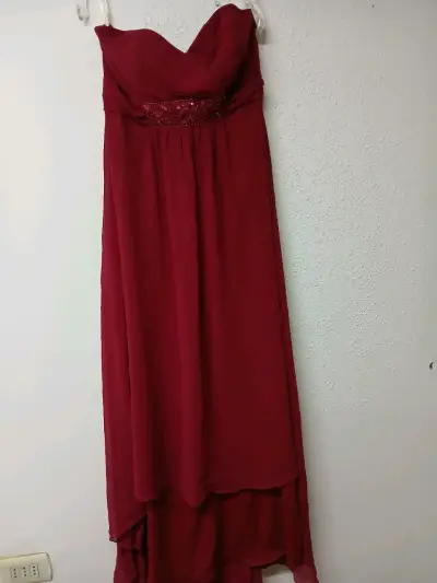 Vestido de fiesta rojo con detalles bordados - miniatura 1