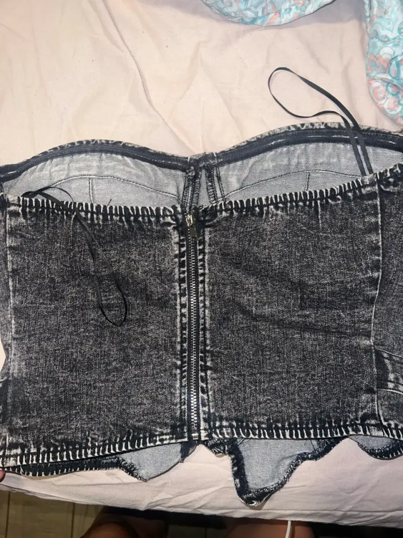 Top corset de mezclilla negro con cinturón - 2
