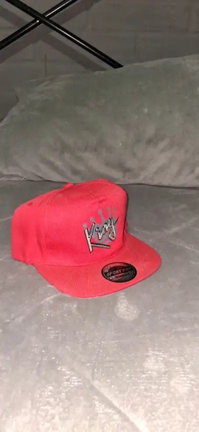 Gorra roja Kingz estilo snapback - miniatura 1