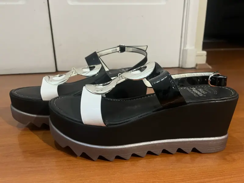 Sandalias plataforma Hush Puppies blanco y negro - 2