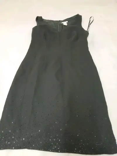 Vestido negro - miniatura 1