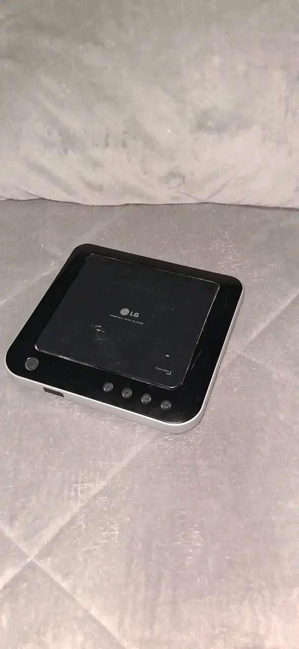 Reproductor de DVD compacto LG en buen estado - 1