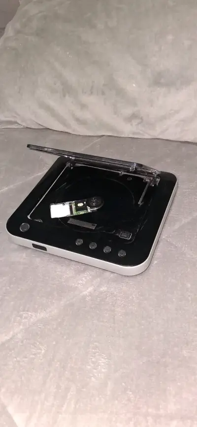 Reproductor de DVD compacto LG en buen estado - miniatura 2