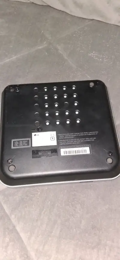 Reproductor de DVD compacto LG en buen estado - miniatura 4