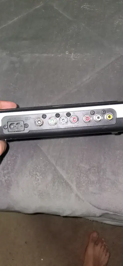 Reproductor de DVD compacto LG en buen estado - miniatura 5