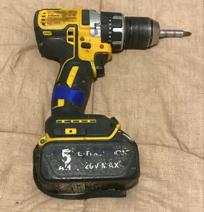 Taladro Inalámbrico DeWalt 20V XR Brushless - miniatura 1
