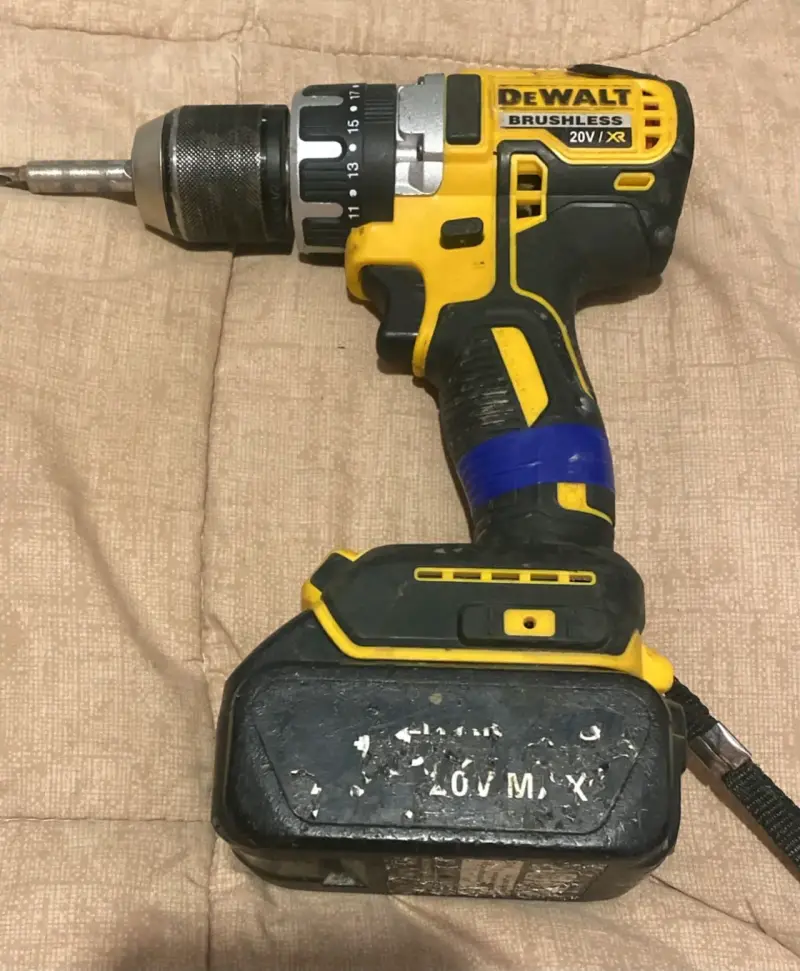 Taladro Inalámbrico DeWalt 20V XR Brushless - 2