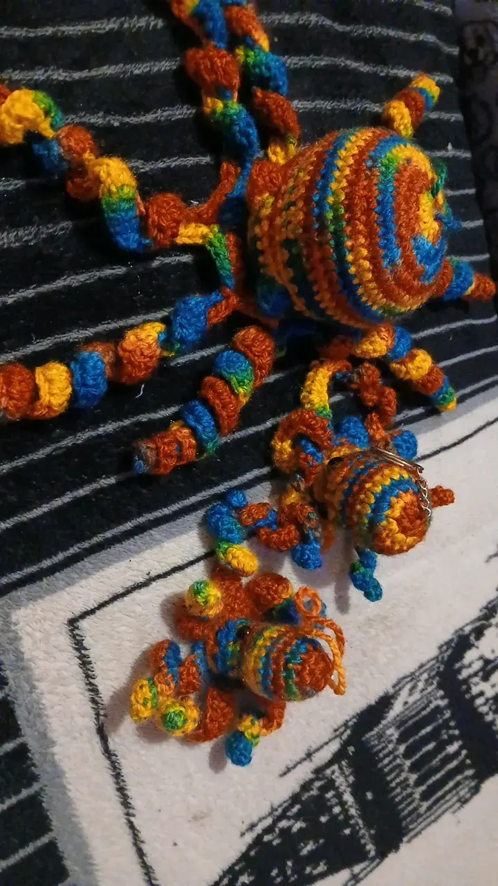 Pulpos de crochet multicolor artesanales - 1