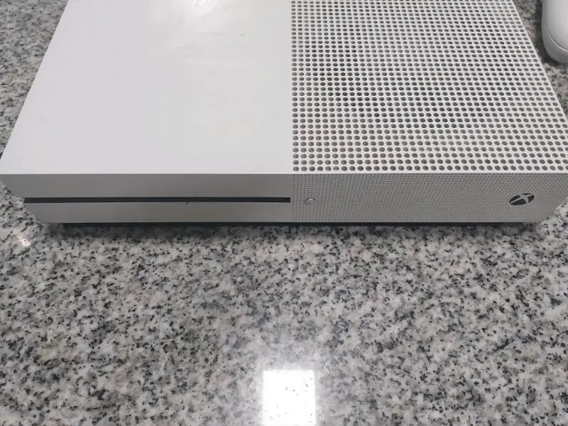 Consola Xbox One S 1tb con dos controles y cables - 2