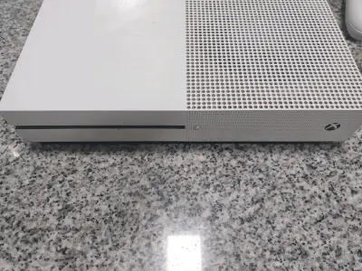 Consola Xbox One S 1tb  con dos controles y cables - miniatura 2