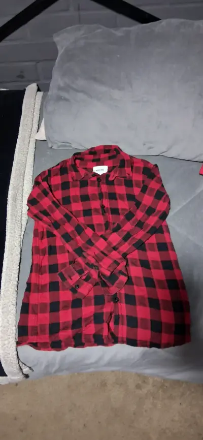 Camisa de franela a cuadros roja y negra y chaleco - miniatura 1