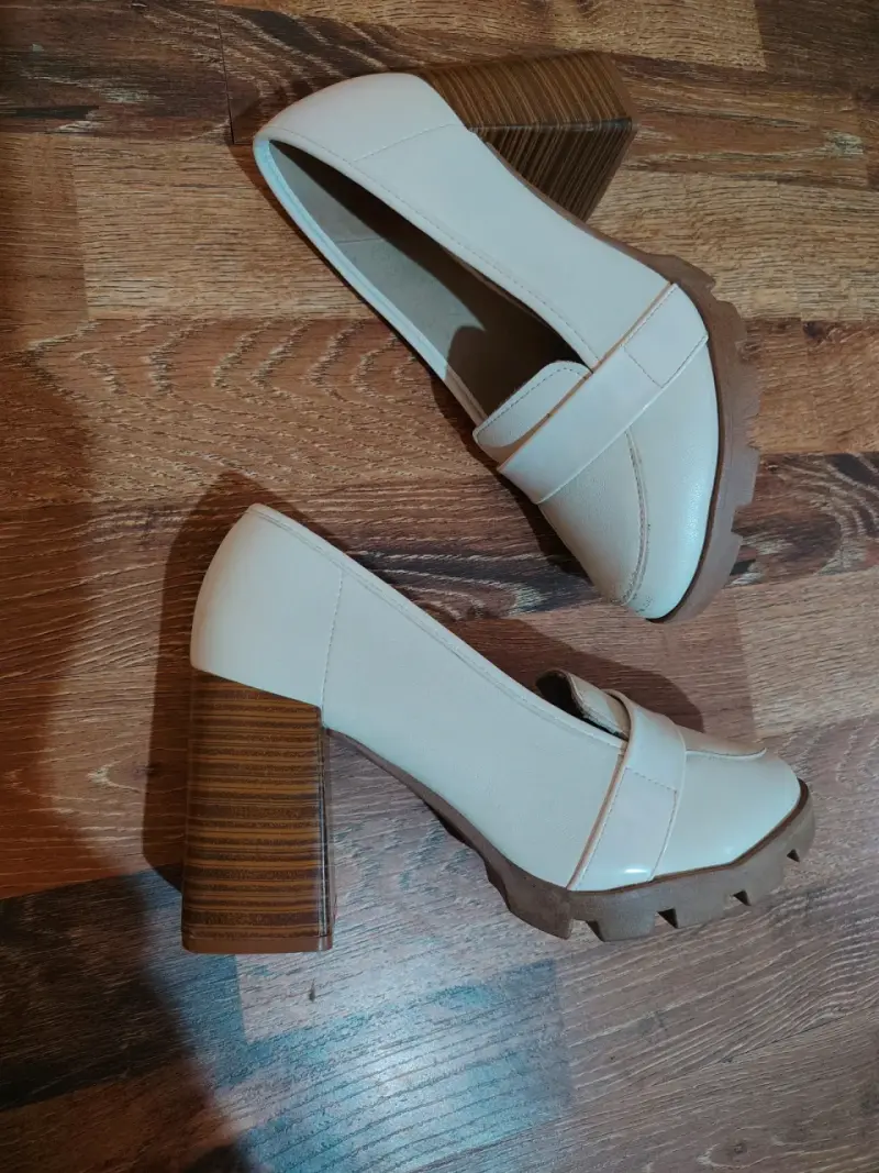Zapatos de tacón grueso beige Beira Rio