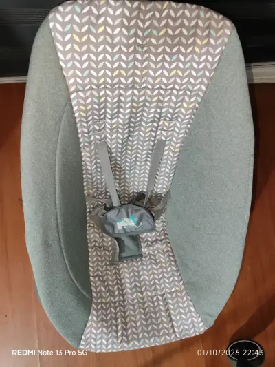 Silla mecedora para bebé con diseño de hojas - miniatura 1