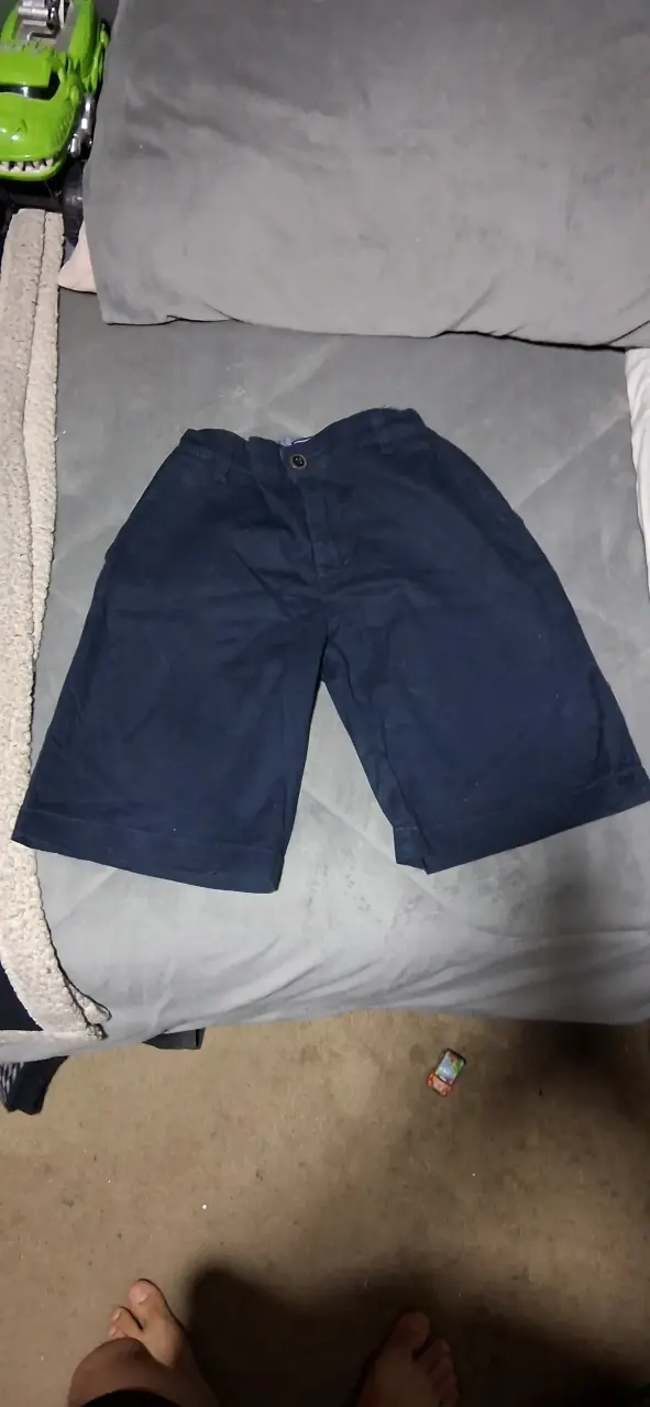 Lote de shorts bermuda y un traje de baño - 2
