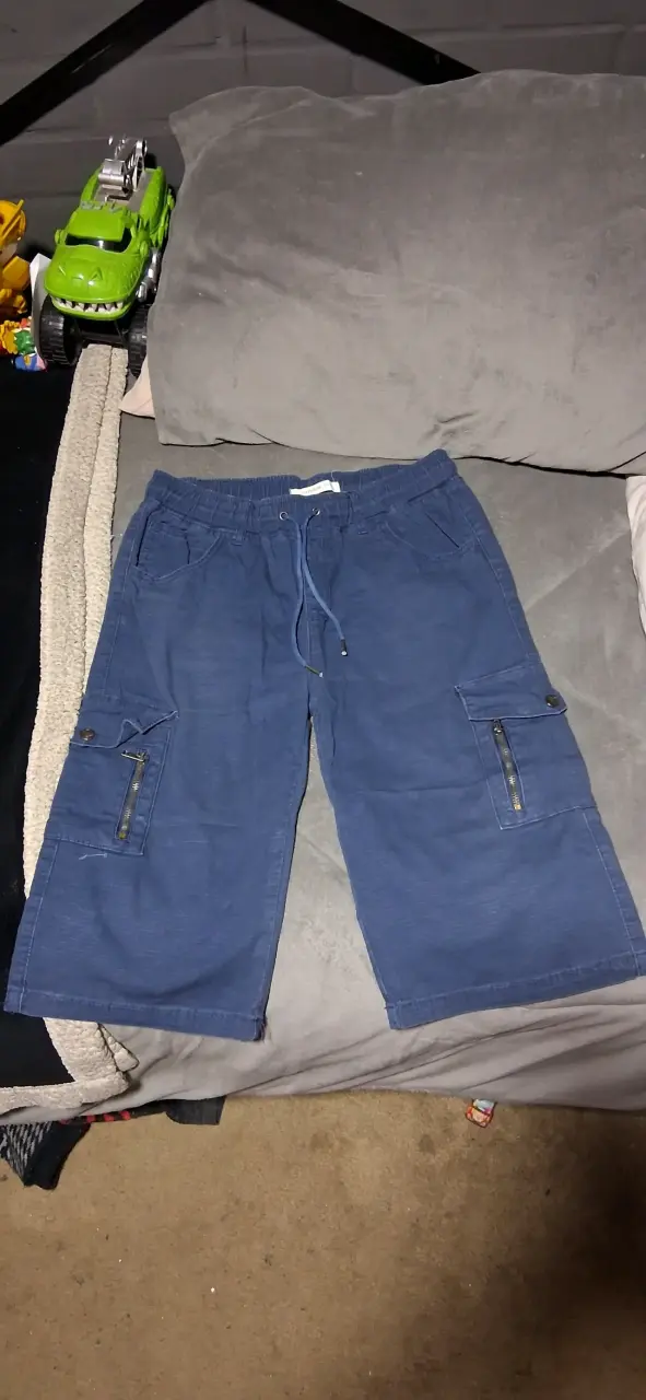 Lote de shorts bermuda y un traje de baño - 3
