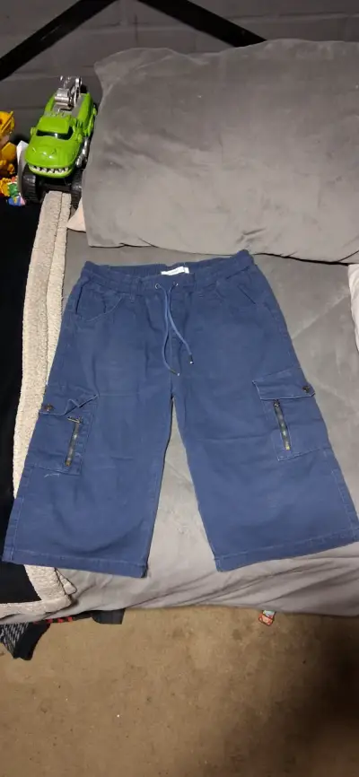 Lote de shorts bermuda y un traje de baño - miniatura 3