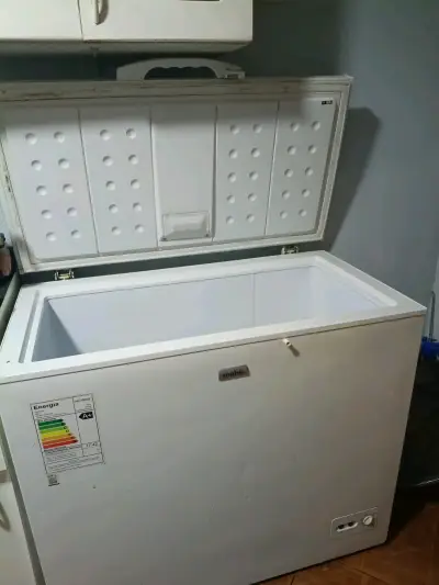 Congelador horizontal Mabe A+ en buen estado - miniatura 1