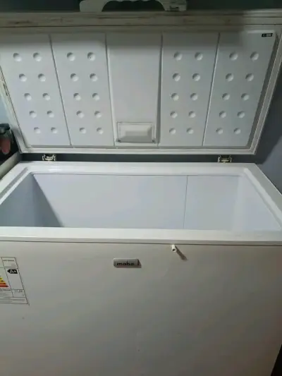 Congelador horizontal Mabe A+ en buen estado - miniatura 2