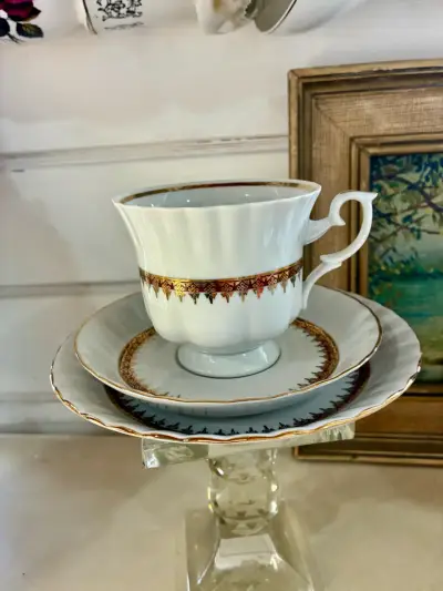 Juego de Trío de té  de Porcelana con Detalles - miniatura 1