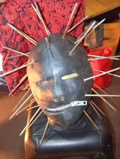 Mascara y Overol de Craig Jones - miniatura 1