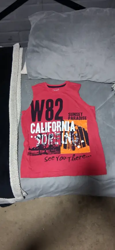 Polera sin mangas estampada para niño - miniatura 1
