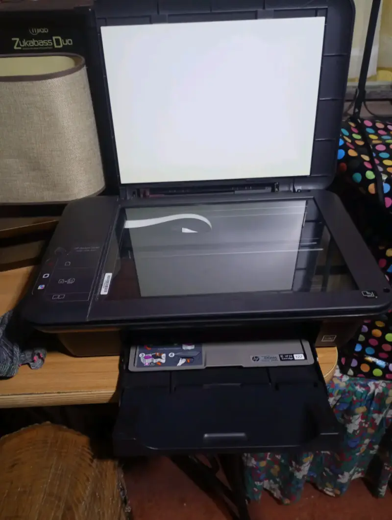 Impresora multifuncional HP Deskjet 2050 - 2
