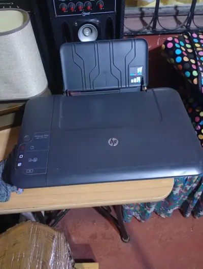 Impresora multifuncional HP Deskjet 2050 - miniatura 4