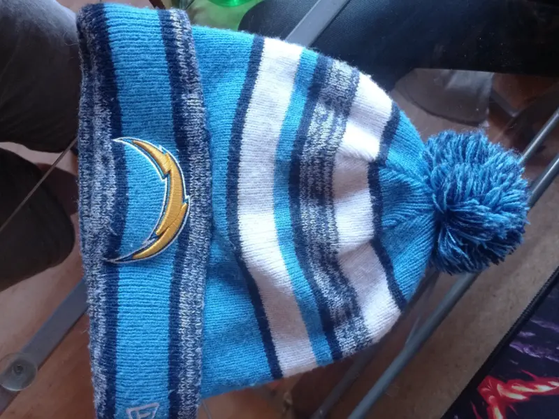 Gorro de lana NFL azul con pompon - 2