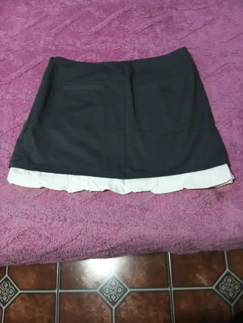 Falda gris con borde blanco - 2