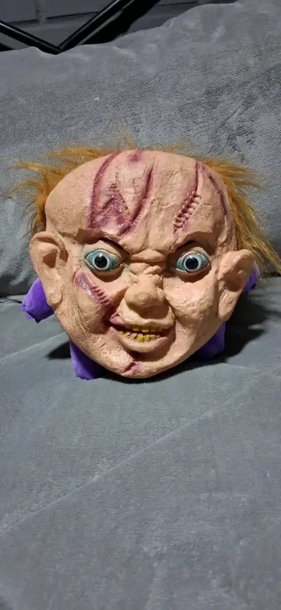 Máscara de disfraz de terror chuky - miniatura 3
