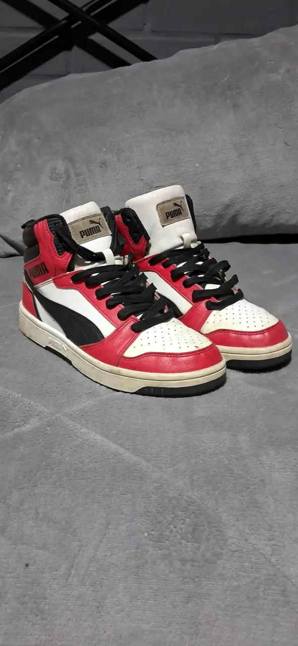 Zapatillas deportivas Puma rojas y blancas - 1