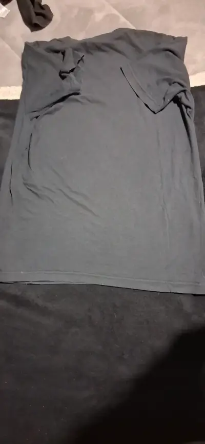 Poleras negras una con un detalle - miniatura 5
