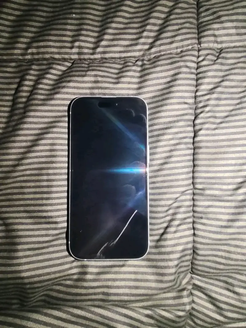 iPhone 15 en buen estado con 128GB - 2