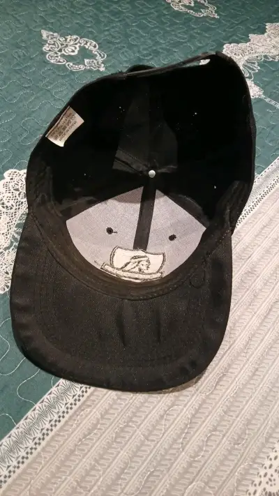Gorra negra Colo-Colo con logo bordado - miniatura 2