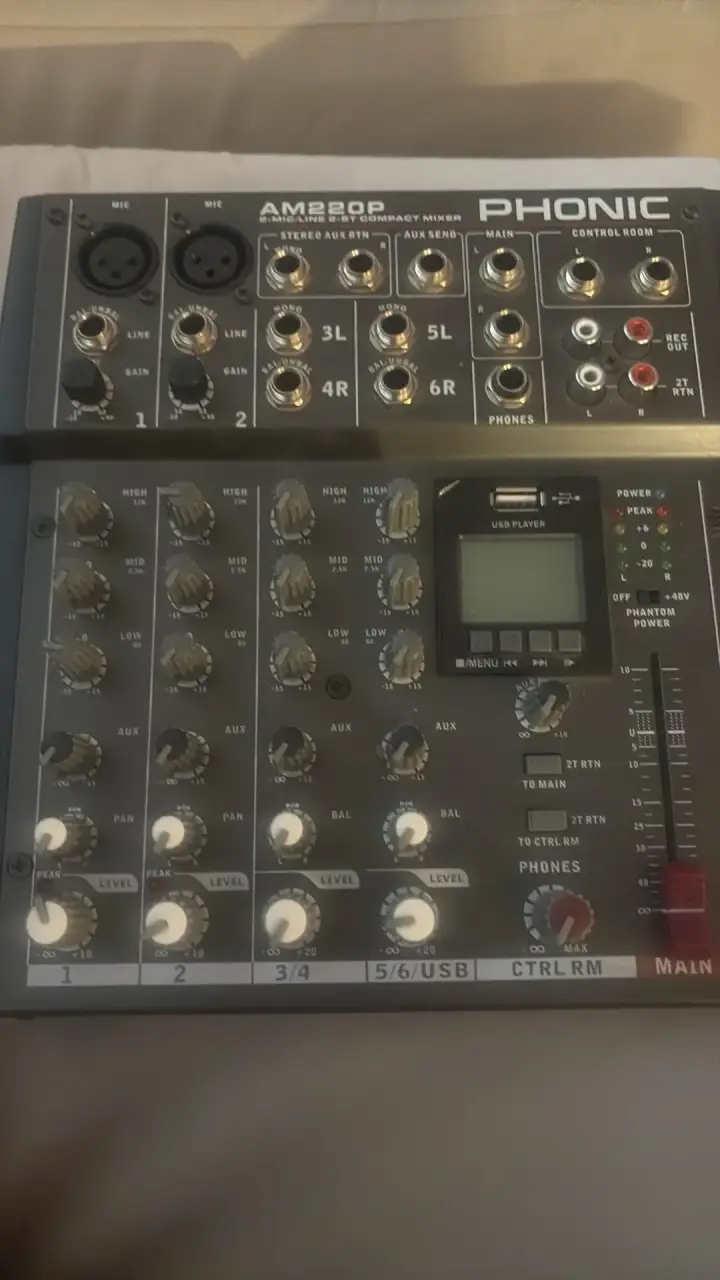 Mezclador compacto Phonic AM220P con USB