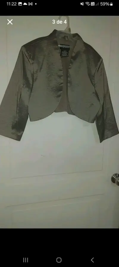 Vestido de fiesta gris con chaqueta y flor decorat - miniatura 3