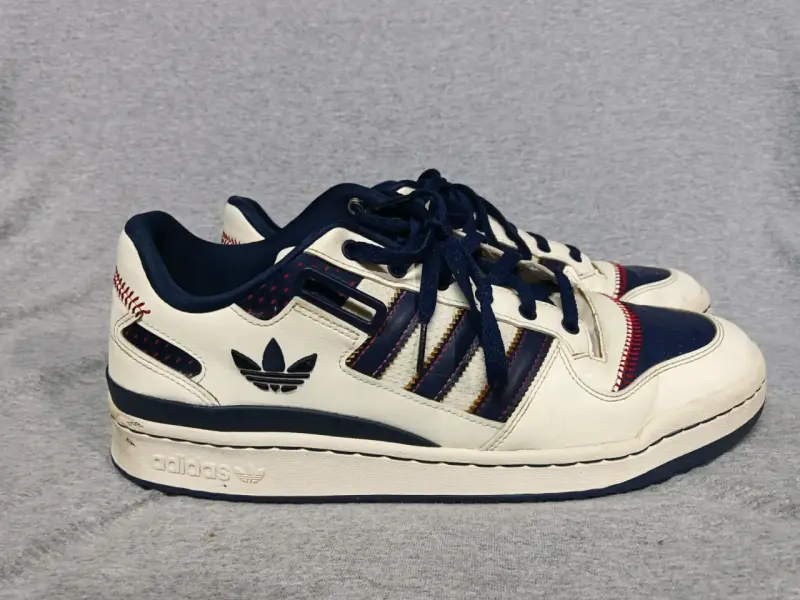 Zapatillas deportivas Adidas blancas y azules - 2