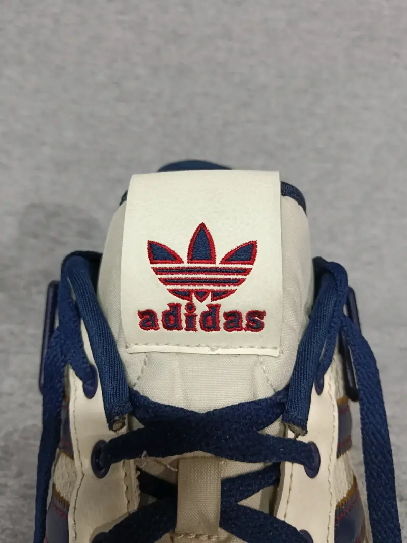 Zapatillas deportivas Adidas blancas y azules - 5