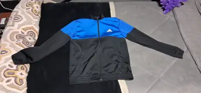 Chaqueta deportiva Adidas azul y negra para niño - miniatura 1