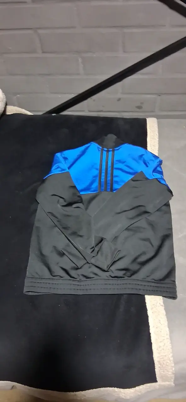 Chaqueta deportiva Adidas azul y negra para niño - 2