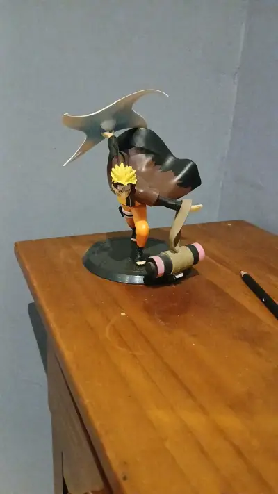 Figura de acción Naruto con capa y pergamino - miniatura 1